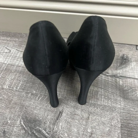 YVES SAINT LAURENT BLACK SATIN PALAIS PLATFORMS - Picture 5 of 8